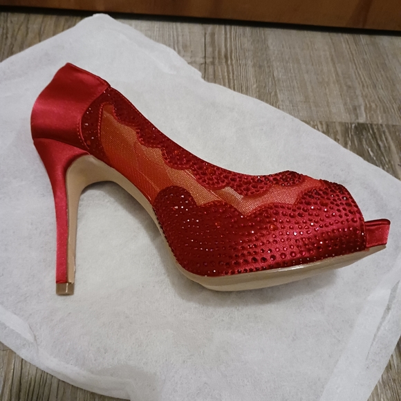 Like-New DREAM PAIRS Red Heels Sz 9 - Picture 11 of 16